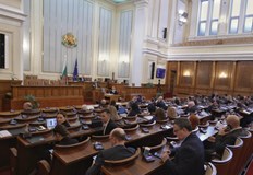 В програмата на депутатите е включено и разглеждане на промени