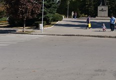 60 годишният пешеходец е приет в болница с контузия на глава