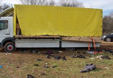 Защото през нашата територия за съжаление хората гледат само да