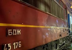 Влакът от Добрич за София е катастрофирал при маневра на