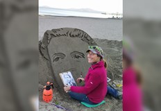 Видео и снимки със скулптурата публикуваха във фейсбук авторите Пол