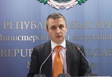 Бившият енергиен министър Александър Николов и един от неговите заместници