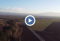 Местните хора казват че на мястото където е бил камионът