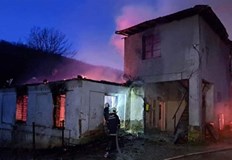 Салонът е единствената публична сграда която се ползва за общи