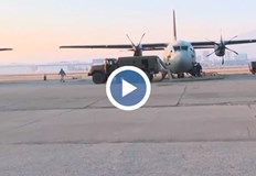 Помощите са натоварени на борда на двата военни самолета Спартан Нови