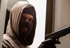 Извършителят се издирваВъоръжен грабеж в игрална зала в жк Студентски