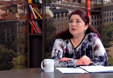 Според Джумбешлиева чрез либерализирането на ранното сексуално поведение и ранното