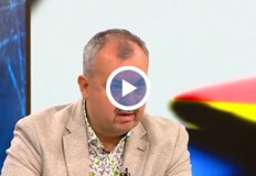 Журналистът коментира че българските политици имат историческа отговорност не само