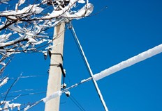 В много общини са скъсани жиците от електропреносната мрежаОбилният снеговалеж
