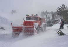 Студеният метеорологичен фронт със силни снеговалежи и виелици удари части