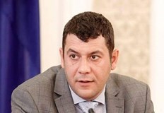 Иронията е че квинтесенцията на Хъшове е идеята за свобода