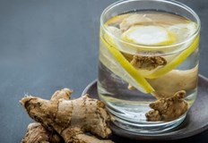 Тя балансира кръвната захарРастението джинджифил е богато на естествени химикали