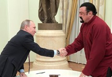 Отличието се присъжда за голям принос в развитието на международното