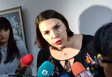 Бетина Жотева държеше насочен към нас пистолет и ни каза