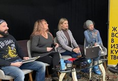 Общо 21 професионални артисти 4 художници 4 критици 2 млади