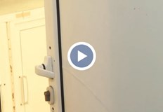В Спешното отделение в Кюстендил чупи врата ядосан че го