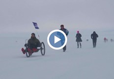 В надпреварата участват и авантюристи с инвалидни количкиОт ледената Антарктида