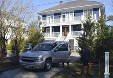 Претърсването от ФБР е продължило над три часа обясни адвокатът