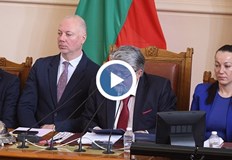 Депутатите получиха подарък от председателя Вежди РашидовС политически декларации беше