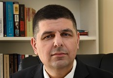 Любопитно е какво е правил с него Хамид Хамид от