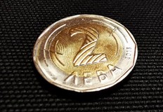 Случката е от днесМомиче плати двата хляба на възрастна жена