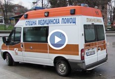 Спешният автомобил се придвижвал с включени светлини и сирени твърди