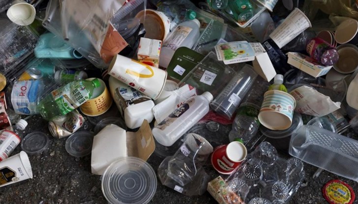 Те импрегнират връхни дрехи, съдържат се в шампоани, покрития за тигани, кутии за пица и други храни, но вероятно са опасни за здравето Те импрегнират връхни дрехи, съдържат се в шампоани, покрития за тигани, кутии за пица и други храни, но вероятно са опасни за здравето