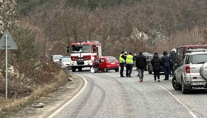 В едната кола пътували майка с двете ѝ деца