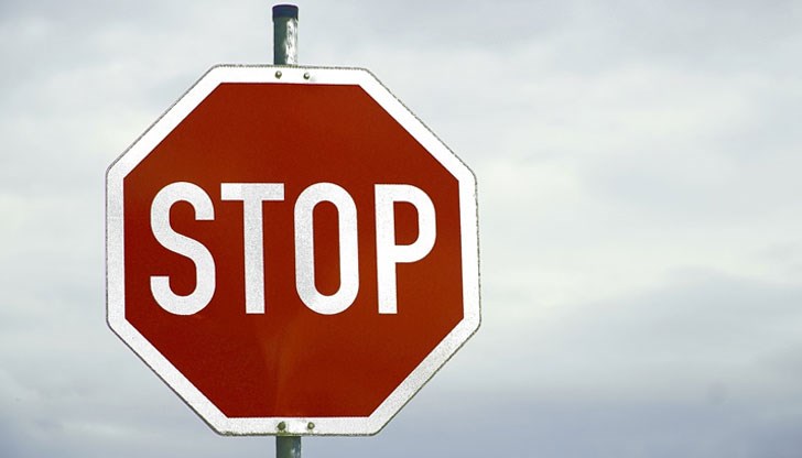 Вандали ги цапат с боя и ползват за стрелба Вандали ги цапат с боя и ползват за стрелба