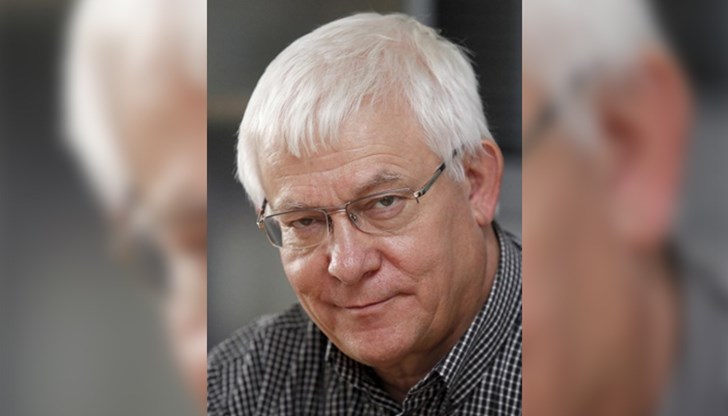 Президентът Радев не защитава Русия, а българския национален интерес, заяви професор Янко Янев Президентът Радев не защитава Русия, а българския национален интерес, заяви професор Янко Янев