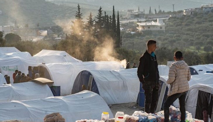 Множество ученици все още са в шок и много от училищата бяха превърнати във временни убежища Множество ученици все още са в шок и много от училищата бяха превърнати във временни убежища