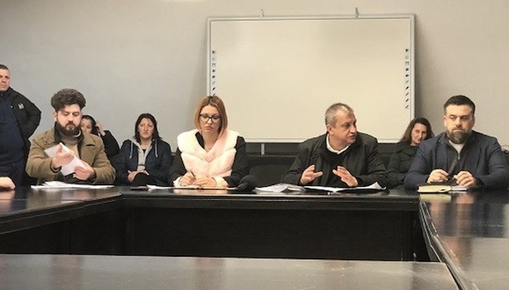 Всеки ден между 3 и 5 човека стават жертви на нападения от страна на бездомни кучета Всеки ден между 3 и 5 човека стават жертви на нападения от страна на бездомни кучета