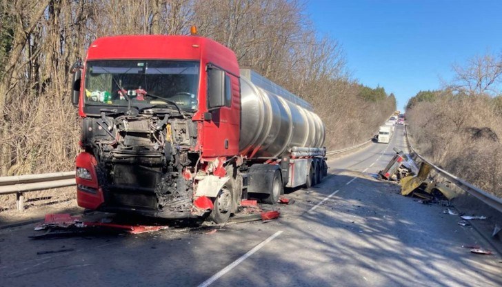 Трафикът се осъществява по обходен маршрут