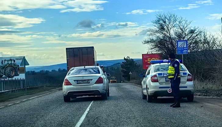 Катастрофиралият ТИР е изтеглен Катастрофиралият ТИР е изтеглен