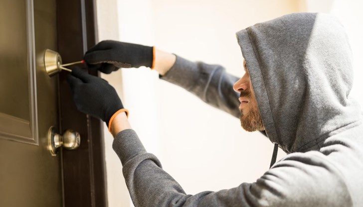 Извършител на кражбите е 29-годишен мъж, познат на правораздавателните институции