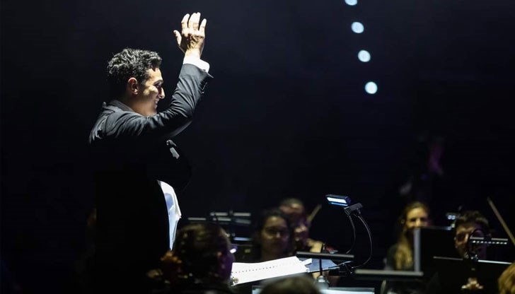 Публиката ще се потопи в музикалната атмосфера под диригентската палка на маестро Димитър Косев Публиката ще се потопи в музикалната атмосфера под диригентската палка на маестро Димитър Косев