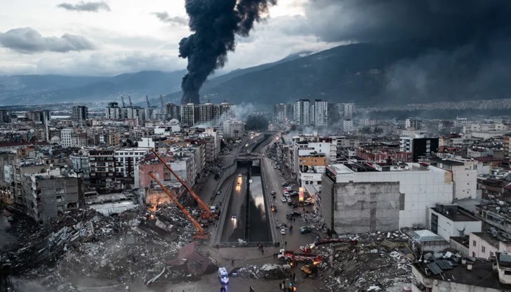 Турски граждани в засегнатите от земетресението градове и селища обвиняват сирийци в плячкосването на разрушени магазини и домове