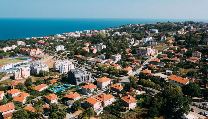 Той се намира на централния площад в града, в реконструираната бивша ритуална зала Той се намира на централния площад в града, в реконструираната бивша ритуална зала