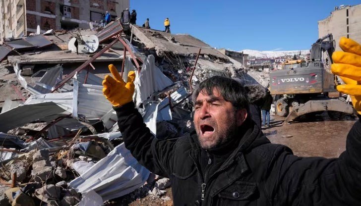 Оцелелите смятат, че причините за големия брой жертви и многото разрушени сгради са злоупотребите, некачественото строителство и незаконните преустройства