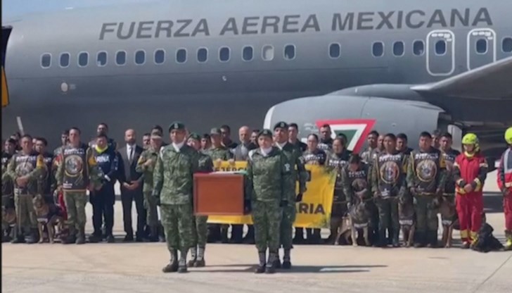 Мексиканската армия отдаде почит на кучето Протео, което загина в Турция, докато издирва оцелели от земетресението
