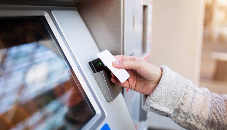 Драстично е повишението на таксите и при теглене на пари от банкомат