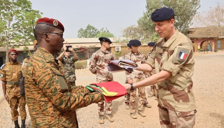 Отпътуването на френските сили бележи нова глава в борбата на африканската страна с ислямистките групировки, свързани с Ал Каида и "Ислямска държава" Отпътуването на френските сили бележи нова глава в борбата на африканската страна с ислямистките групировки, свързани с Ал Каида и "Ислямска държава"