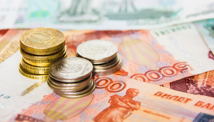Руската рубла днес се срина до най-ниското си ниво спрямо долара от над 9 месеца