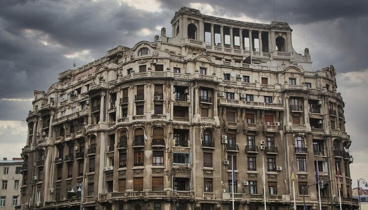 Сградите в центъра могат да се срутят и без земетресение, заяви бившият главен архитект на румънската столица