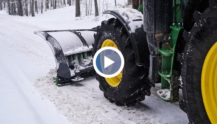 Обилни снеговалежи по основните пътни артерии