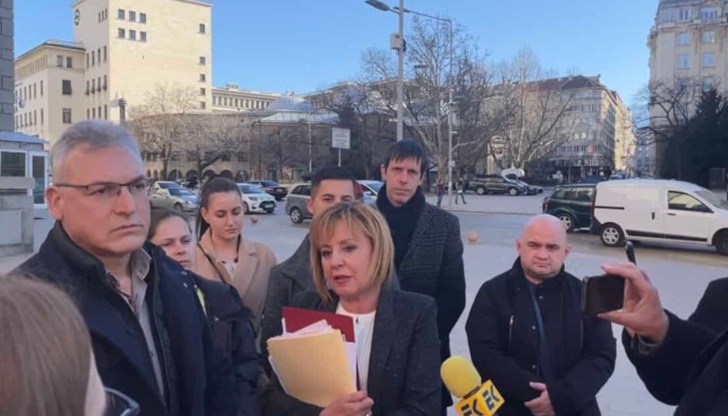 Хартиената коалиция в ЦИК създава предпоставки за кражби и тежки манипулации на вота, коментира Мая Манолова Хартиената коалиция в ЦИК създава предпоставки за кражби и тежки манипулации на вота, коментира Мая Манолова