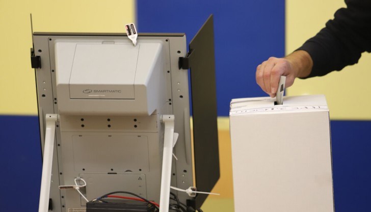 Печатницата ще изпрати мостри и на хартиената бюлетина, и на тази която ще се отпечатва от машината