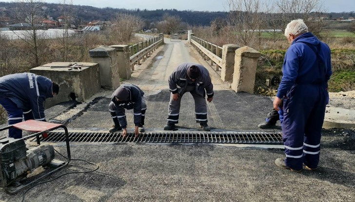 Изградена беше и нова система за отводняване на повърхностните води на моста