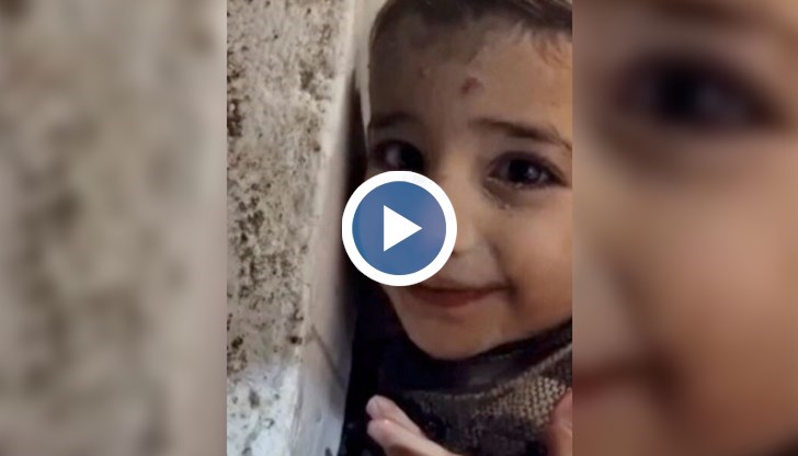 След 45 часа под рухнала сграда, спасители извадиха живо малкото момченце