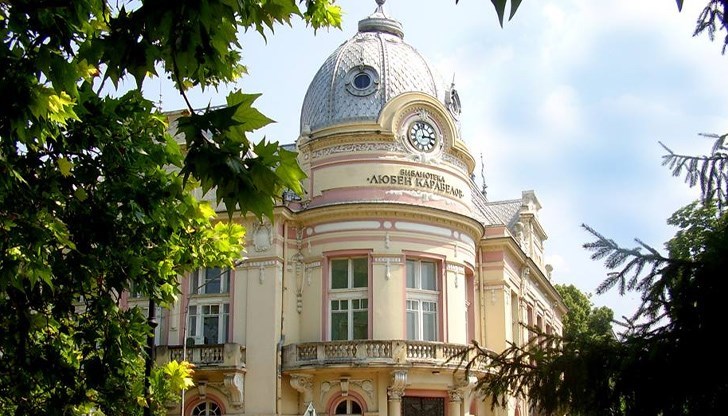 Часовникът на Регионална библиотека „Любен Каравелов“ е третият и „най-млад“  в Русе